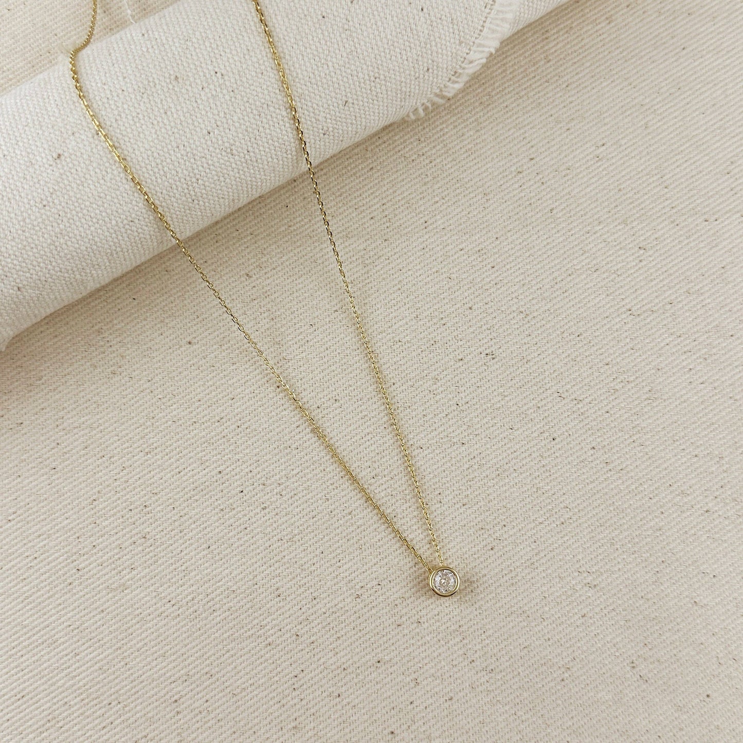 Collar solitario Estelle