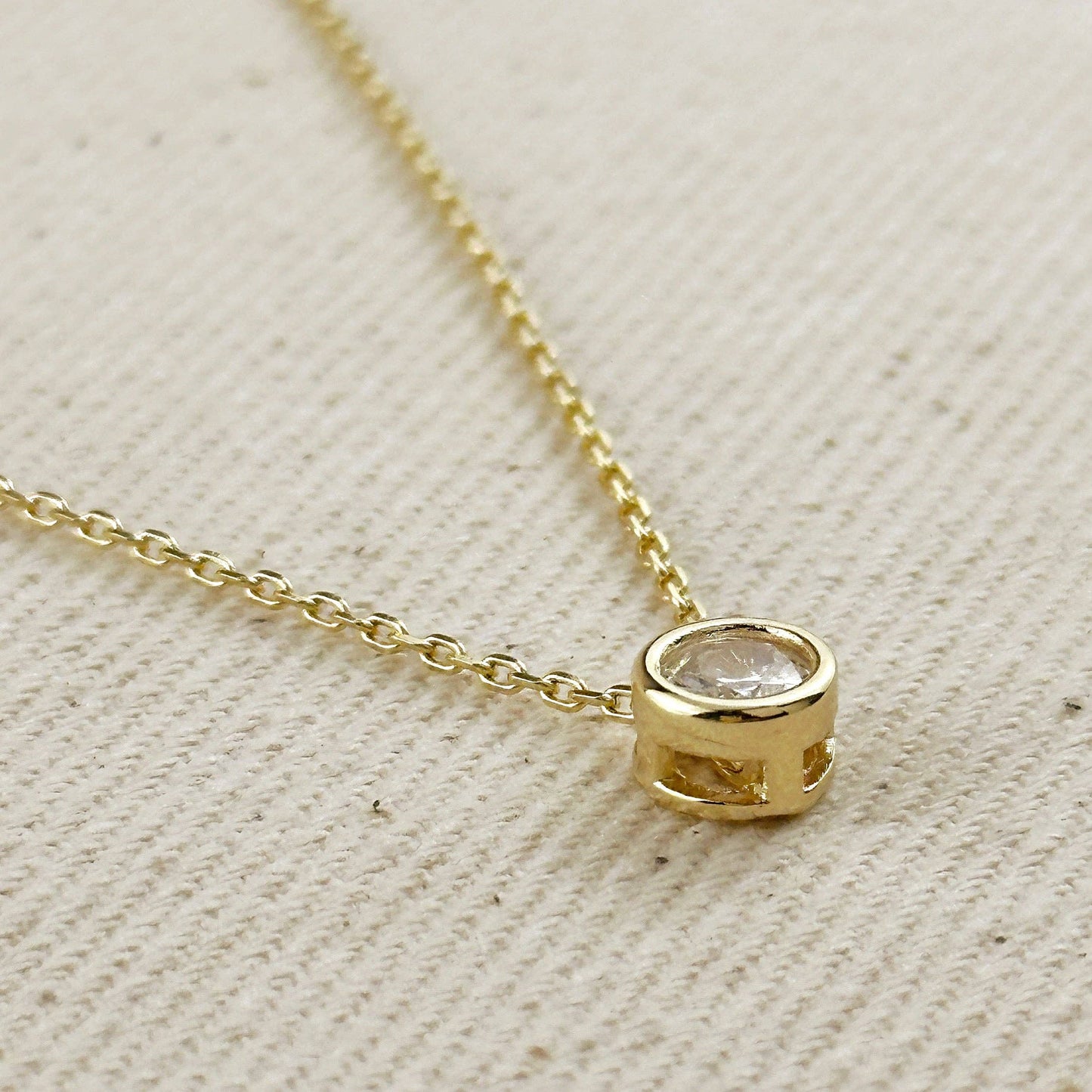 Collar solitario Estelle
