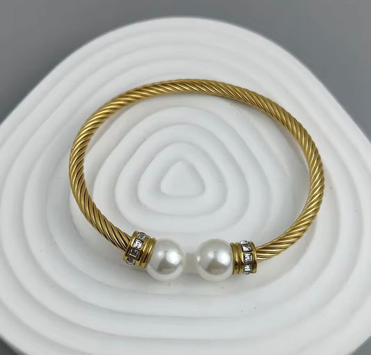 Liana Pearl Bangle