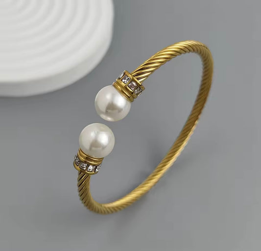 Liana Pearl Bangle
