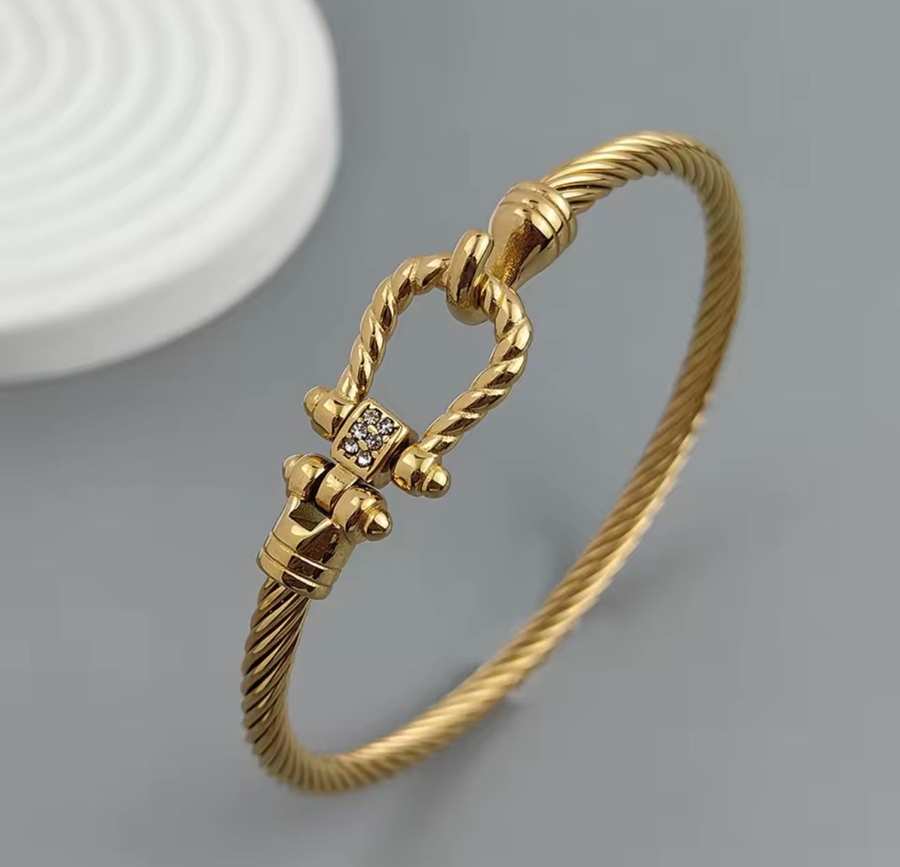 Noa Horseshoe Bangle